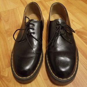 Dr. Martens 1461 Smooth Leather Oxford, size US 8 Men, US 9 Women, UK 7, EUR 40